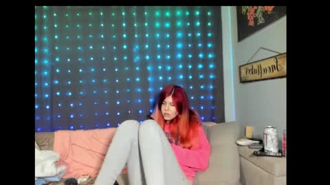 Snapshot of roxihazeleyes chatting on 02.28.25 roxihazeleyes online show from 02.28.25
