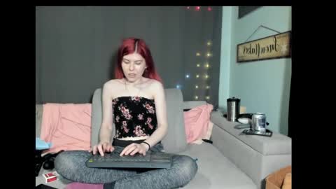 Snapshot of roxihazeleyes chatting on 03.01.25 roxihazeleyes online show from 03.01.25