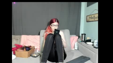Snapshot of roxihazeleyes chatting on 03.02.25 roxihazeleyes online show from 03.02.25