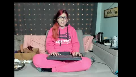 Snapshot of roxihazeleyes chatting on 03.02.25 roxihazeleyes online show from 03.02.25
