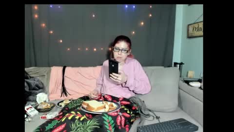 Snapshot of roxihazeleyes chatting on 03.03.25 roxihazeleyes online show from 03.03.25