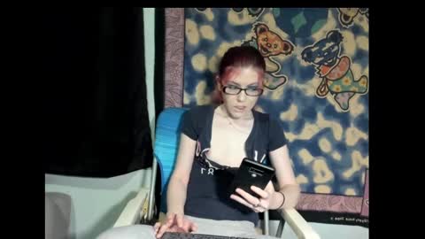 Snapshot of roxihazeleyes chatting on 03.08.25 roxihazeleyes online show from 03.08.25