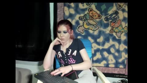 Snapshot of roxihazeleyes chatting on 03.08.25 roxihazeleyes online show from 03.08.25