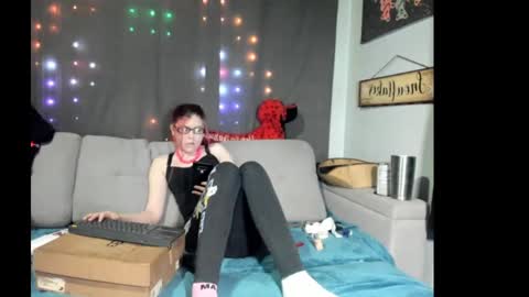 Snapshot of roxihazeleyes chatting on 09.10.25 roxihazeleyes online show from 09.10.25