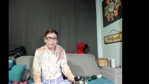 Snapshot of roxihazeleyes chatting on 09.21.25 roxihazeleyes online show from 09.21.25