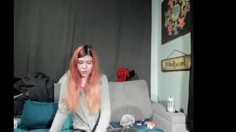 Snapshot of roxihazeleyes chatting on 10.01.25 roxihazeleyes online show from 10.01.25