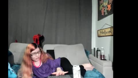 Snapshot of roxihazeleyes chatting on 10.10.25 roxihazeleyes online show from 10.10.25