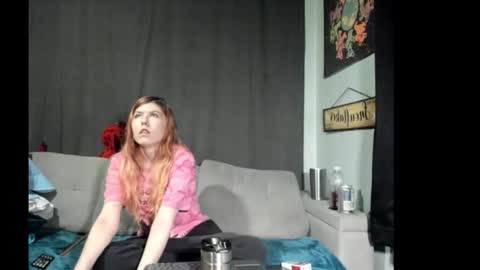 Snapshot of roxihazeleyes chatting on 10.11.25 roxihazeleyes online show from 10.11.25