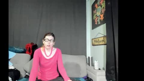 Snapshot of roxihazeleyes chatting on 10.15.25 roxihazeleyes online show from 10.15.25
