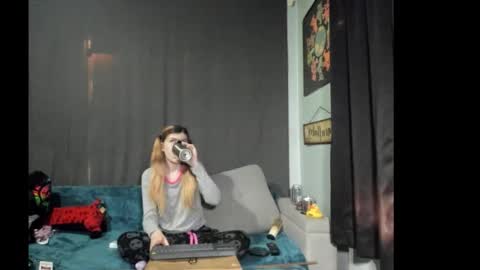 roxihazeleyes online show from 11.26.25