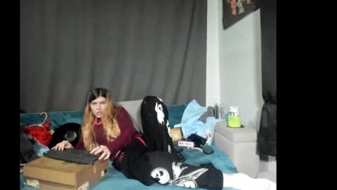 roxihazeleyes online show from 12.21.25