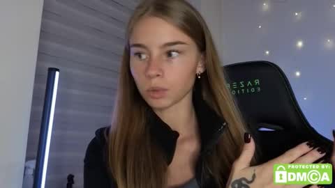 Snapshot of roxxxie_reid chatting on 10.25.25 Roxieex ABBY online show from 10.25.25