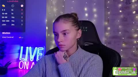 Snapshot of roxxxie_reid chatting on 12.04.25 Roxieex ABBY online show from 12.04.25