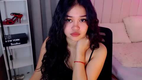 Snapshot of roxxy_blossom chatting on 10.02.25 roxxy_blossom online show from 10.02.25