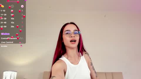 Snapshot of roxxy_mora chatting on 12.11.24 Roxxy online show from 12.11.24