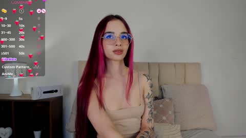 Snapshot of roxxy_mora chatting on 12.28.24 Roxxy online show from 12.28.24