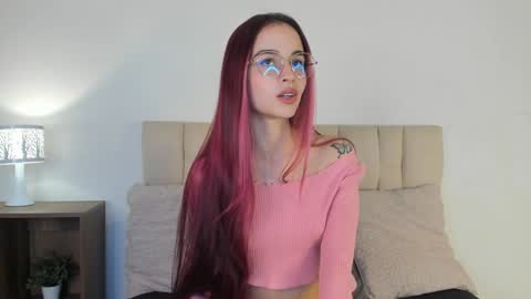 Snapshot of roxxy_mora chatting on 01.25.25 Roxxy online show from 01.25.25