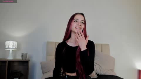 Snapshot of roxxy_mora chatting on 02.05.25 Roxxy online show from 02.05.25