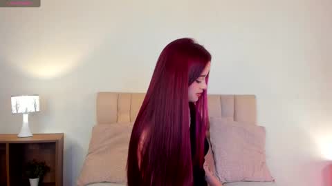 Snapshot of roxxy_mora chatting on 03.12.25 Roxxy online show from 03.12.25
