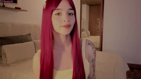 Snapshot of roxxy_mora chatting on 10.06.25 Roxxy online show from 10.06.25