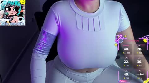 Snapshot of roxy_clark chatting on 10.17.25 Annah online show from 10.17.25