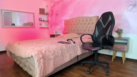 roxy_jones_ online show from 01.29.25