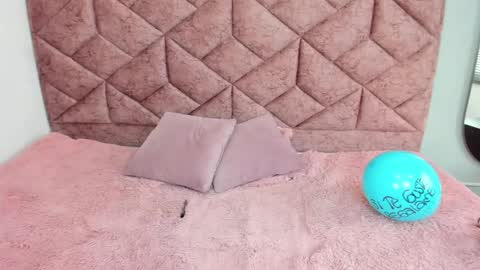 roxy_jones_ online show from 02.02.25