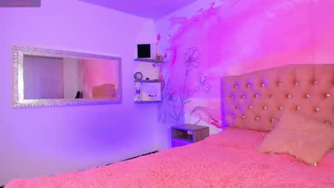 roxy_jones_ online show from 02.25.25