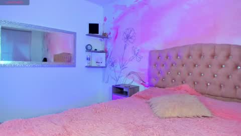 roxy_jones_ online show from 03.04.25