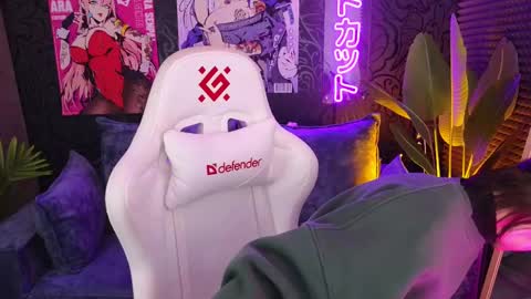 roxy_riot_ online show from 02.22.25