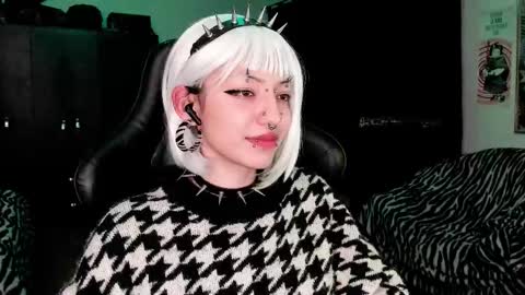 Snapshot of roxy_toxic chatting on 01.10.26 Roxy Independient model Help me to reach 50 thumbs up online show from 01.10.26