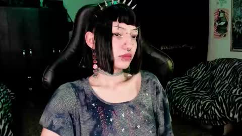 Snapshot of roxy_toxic chatting on 01.12.26 Roxy Independient model Help me to reach 50 thumbs up online show from 01.12.26