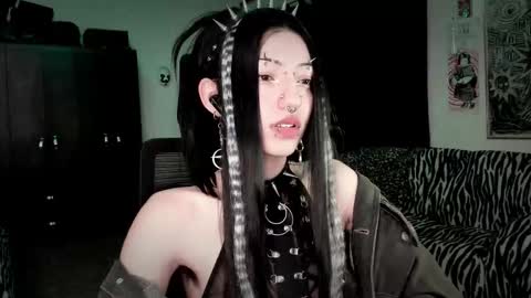 Snapshot of roxy_toxic chatting on 02.25.26 Roxy Independient model Help me to reach 50 thumbs up online show from 02.25.26