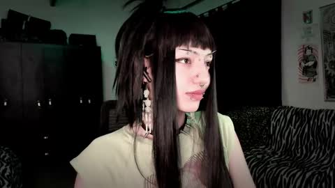 Snapshot of roxy_toxic chatting on 02.26.26 Roxy Independient model Help me to reach 50 thumbs up online show from 02.26.26