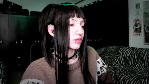 Snapshot of roxy_toxic chatting on 03.03.26 Roxy Independient model Help me to reach 50 thumbs up online show from 03.03.26