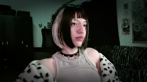 Roxy Independient model Help me to reach 50 thumbs up online show from 05.15.26