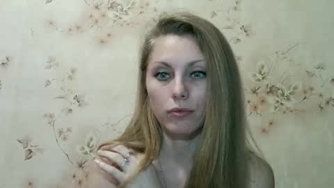 Snapshot of roxyfox18x01 chatting on 02.14.26 roxyfox18x01 online show from 02.14.26