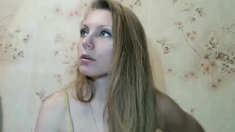 Snapshot of roxyfox18x01 chatting on 02.19.26 roxyfox18x01 online show from 02.19.26
