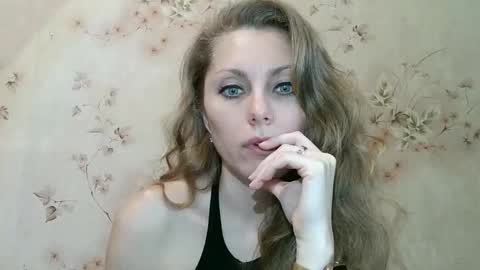 Snapshot of roxyfox18x01 chatting on 02.26.26 roxyfox18x01 online show from 02.26.26