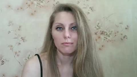 Snapshot of roxyfox18x01 chatting on 03.28.26 roxyfox18x01 online show from 03.28.26