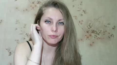 Snapshot of roxyfox18x01 chatting on 04.02.26 roxyfox18x01 online show from 04.02.26
