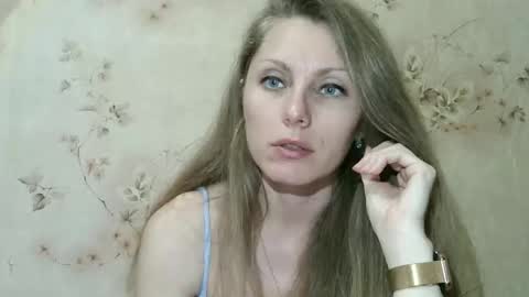 Snapshot of roxyfox18x01 chatting on 04.13.26 roxyfox18x01 online show from 04.13.26