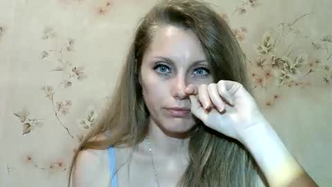 Snapshot of roxyfox18x01 chatting on 05.21.26 roxyfox18x01 online show from 05.21.26