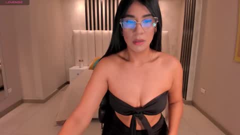 Snapshot of roxysanders_ chatting on 09.27.25 Roxy online show from 09.27.25