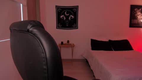 Snapshot of roxyy_x chatting on 12.19.24 val online show from 12.19.24