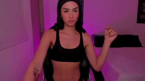 Snapshot of roxyy_x chatting on 02.27.25 val online show from 02.27.25