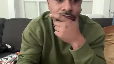 Snapshot of royal_sf chatting on 03.04.25 Royal SF online show from 03.04.25