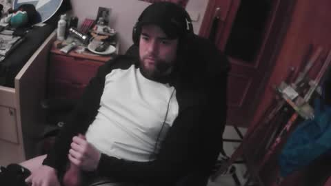 Snapshot of royer04 chatting on 12.17.25 royer04 online show from 12.17.25