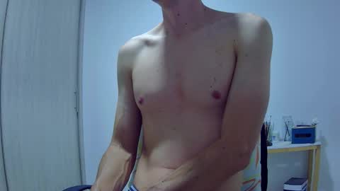 Snapshot of royyourtoy chatting on 01.08.26 Roy online show from 01.08.26