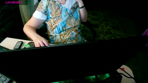 Snapshot of rtls chatting on 01.06.25 Natlya online show from 01.06.25